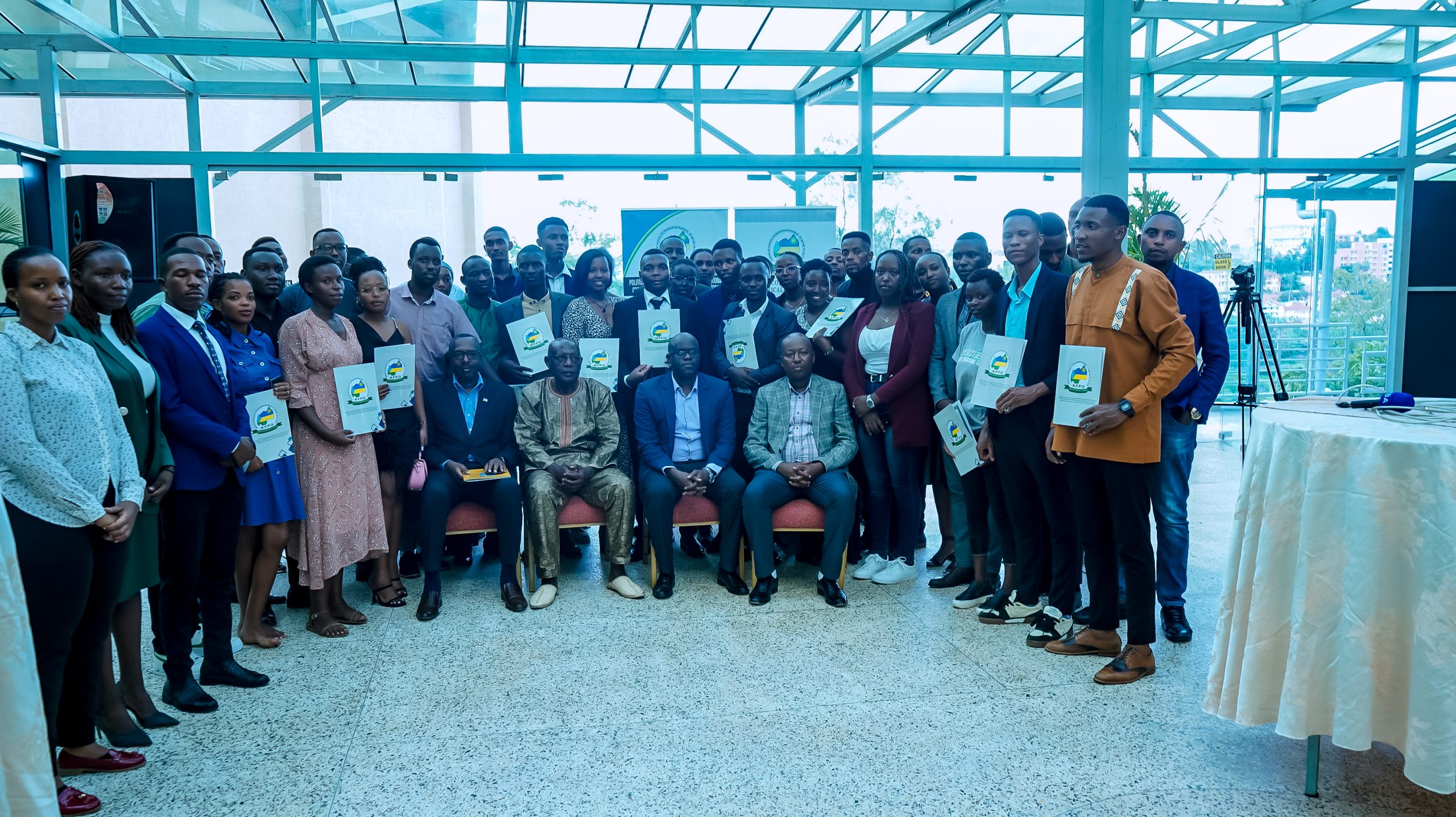 Read more about the article Urubyiruko rusaga 80 rwo mu Mitwe ya Politiki rwasuye Ingoro y’amateka y’urugamba rwo guharika Jenoside, runasura Urwibutso rwa Jenoside rwa Rebero